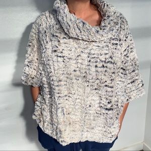 Furry, ivory and black pullover top - 637